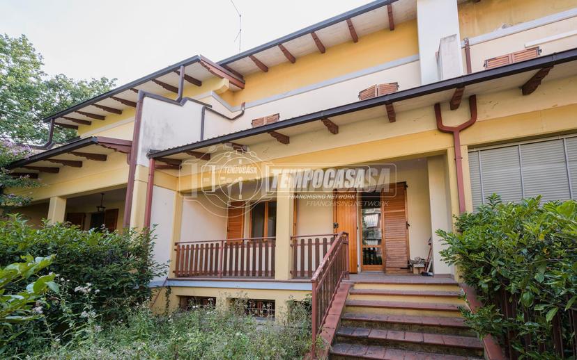 Villa a schiera, Maranello