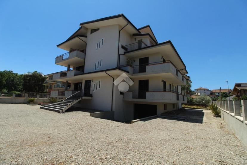 Trilocale in Via U. Foscolo 00, Montalto Uffugo — foto 3 di 5