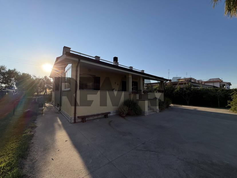 Villa in Ugo Bassi 6, Aprilia — foto 5 di 5