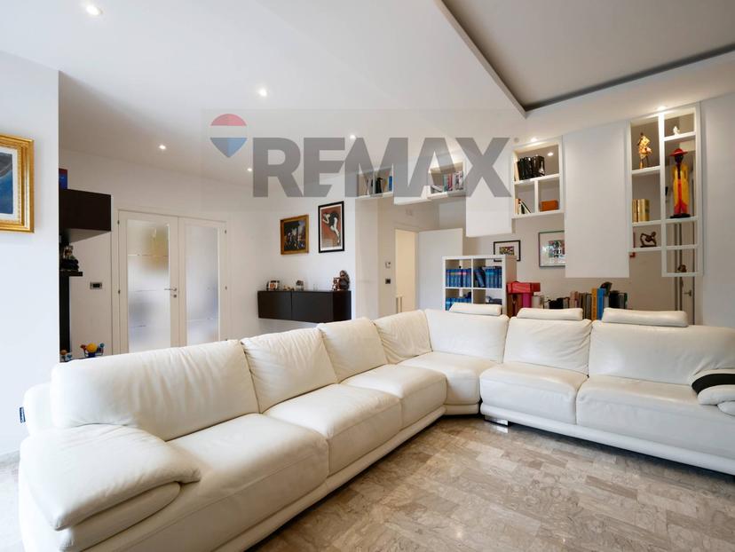 Villa in Strada Statale 16 Km 788+400, Giovinazzo — foto 2 di 5