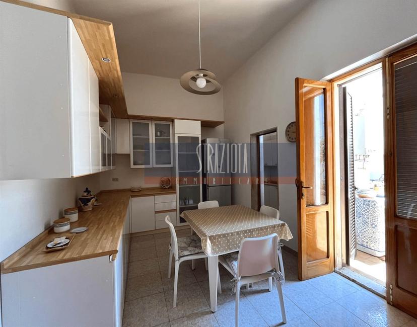 Casa indipendente in Via Rediuglia, Modugno