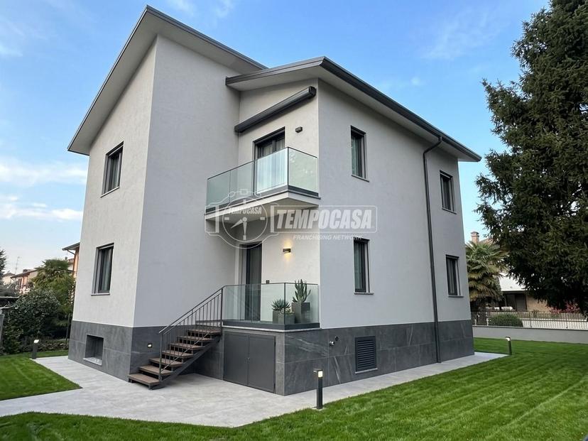 Villa a schiera in Via Giosuè Carducci 16, Saronno — foto 3 di 5