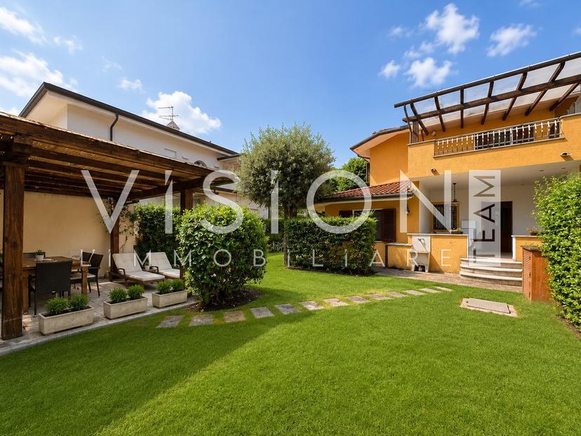 Villa in Via Alfredo Catalani 66a, Pietrasanta