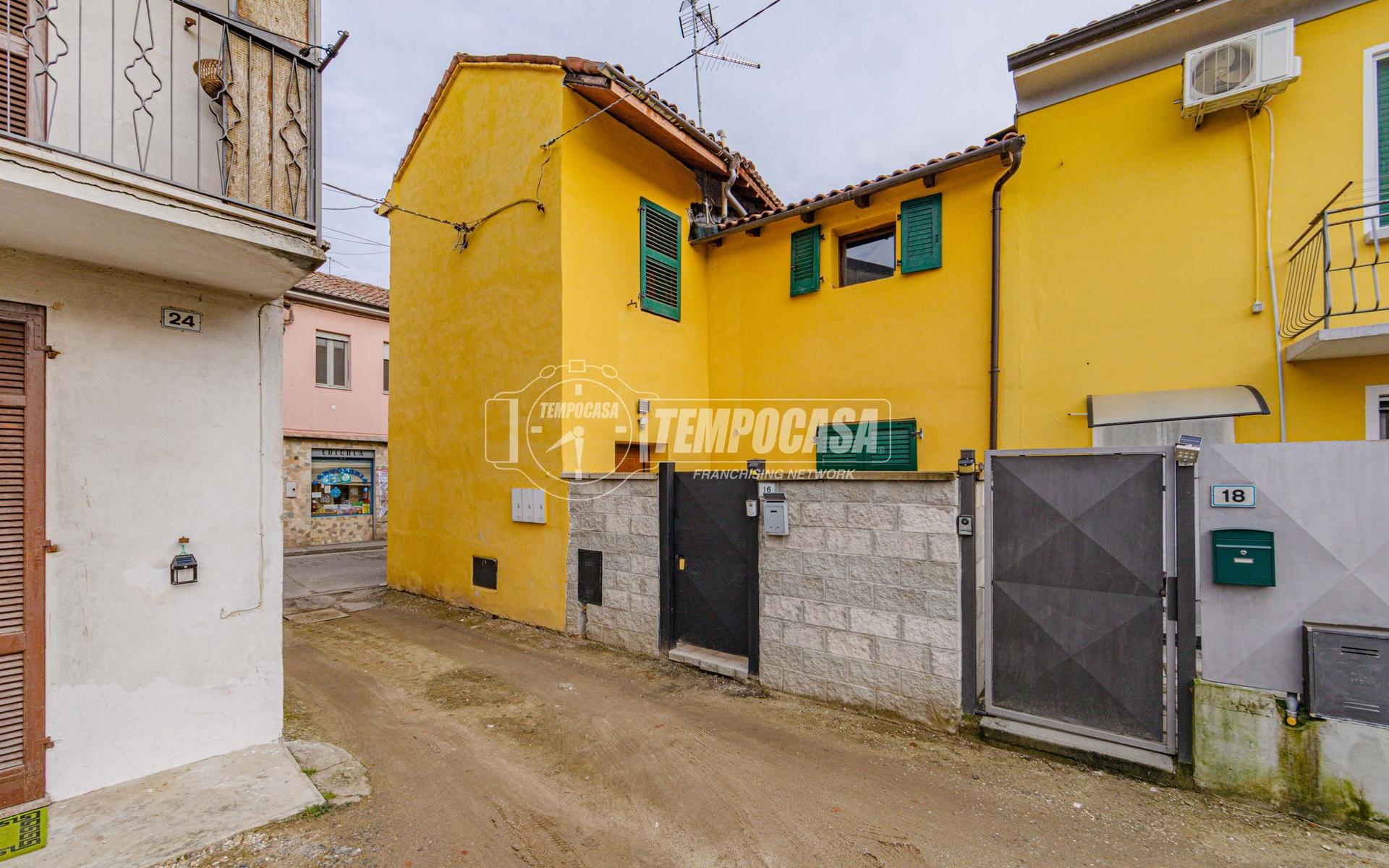 Casa indipendente in Via Roma 16, Dorno