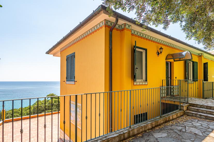 Villa unifamiliare in Via Cristoforo Colombo 3, Bergeggi — foto 3 di 5