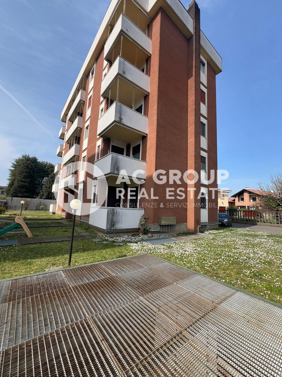 Trilocale in Via Camillo Benso Conte di Cavour, Rovello Porro