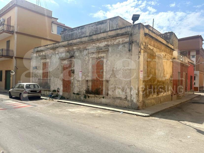 Casa indipendente in Via Francesco Azzolini  56, Avola — foto 2 di 4