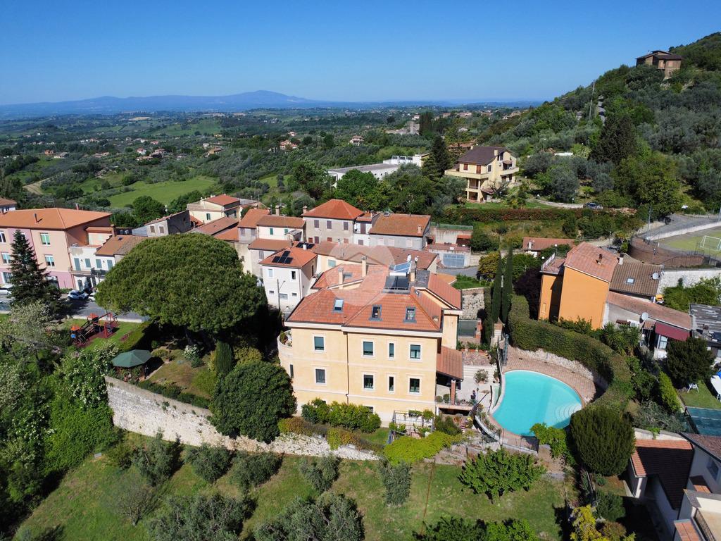 Villa in Viale Guglielmo Marconi, Montebuono