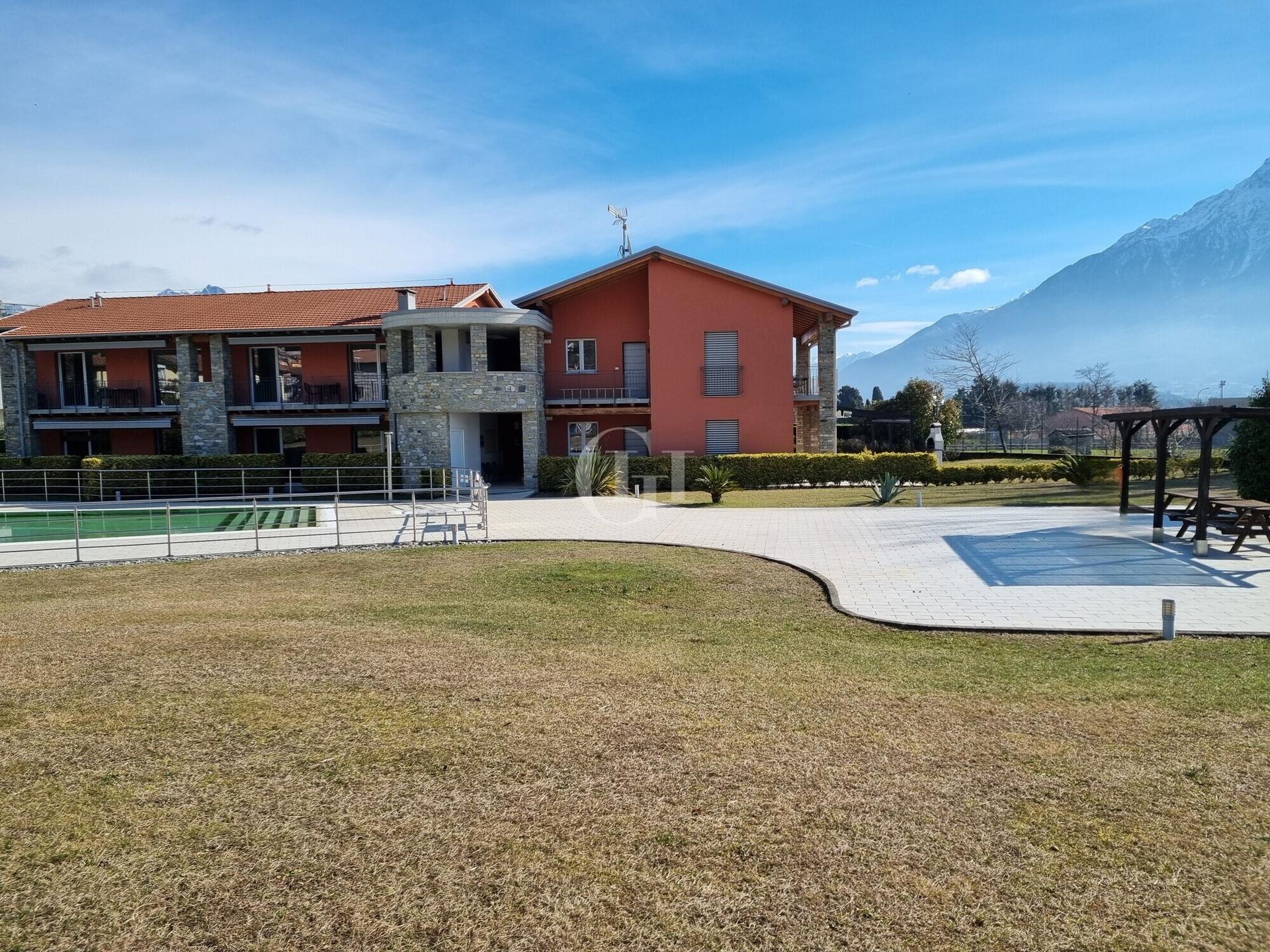 Trilocale, Gravedona ed Uniti