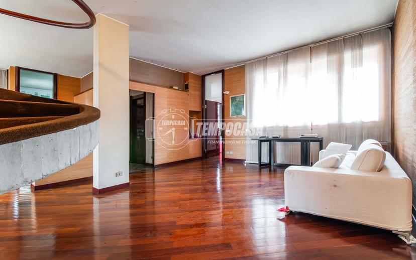 Villa, Desio — foto 3 di 5