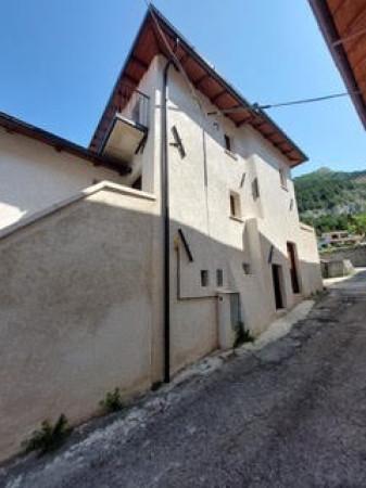 Terratetto unifamiliare in Via San Rocco, Barete — foto 3 di 5