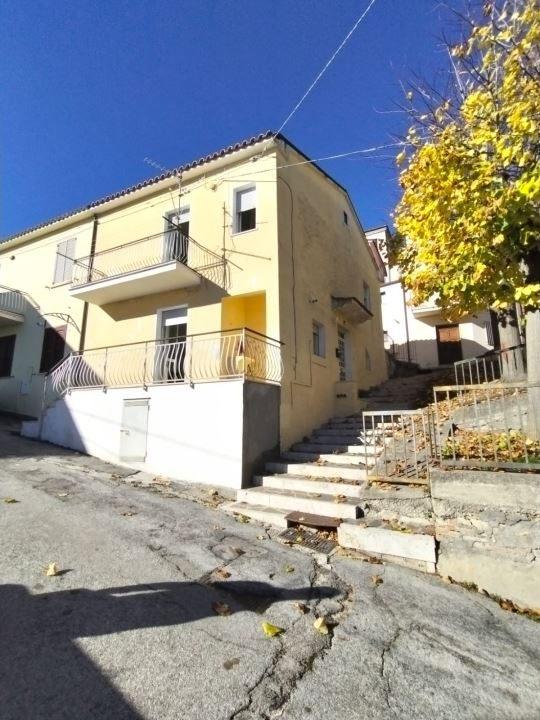 Villa in Via del Carmine 34, Montebello di Bertona — foto 4 di 5