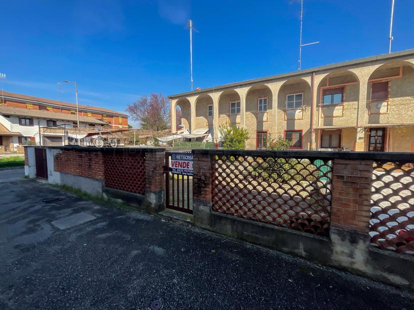 Villa a schiera in Viale Marconi 168, Torviscosa — foto 3 di 5