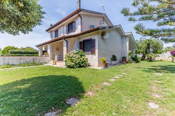 Villa bifamiliare in Via dei Tulipani, Sabaudia