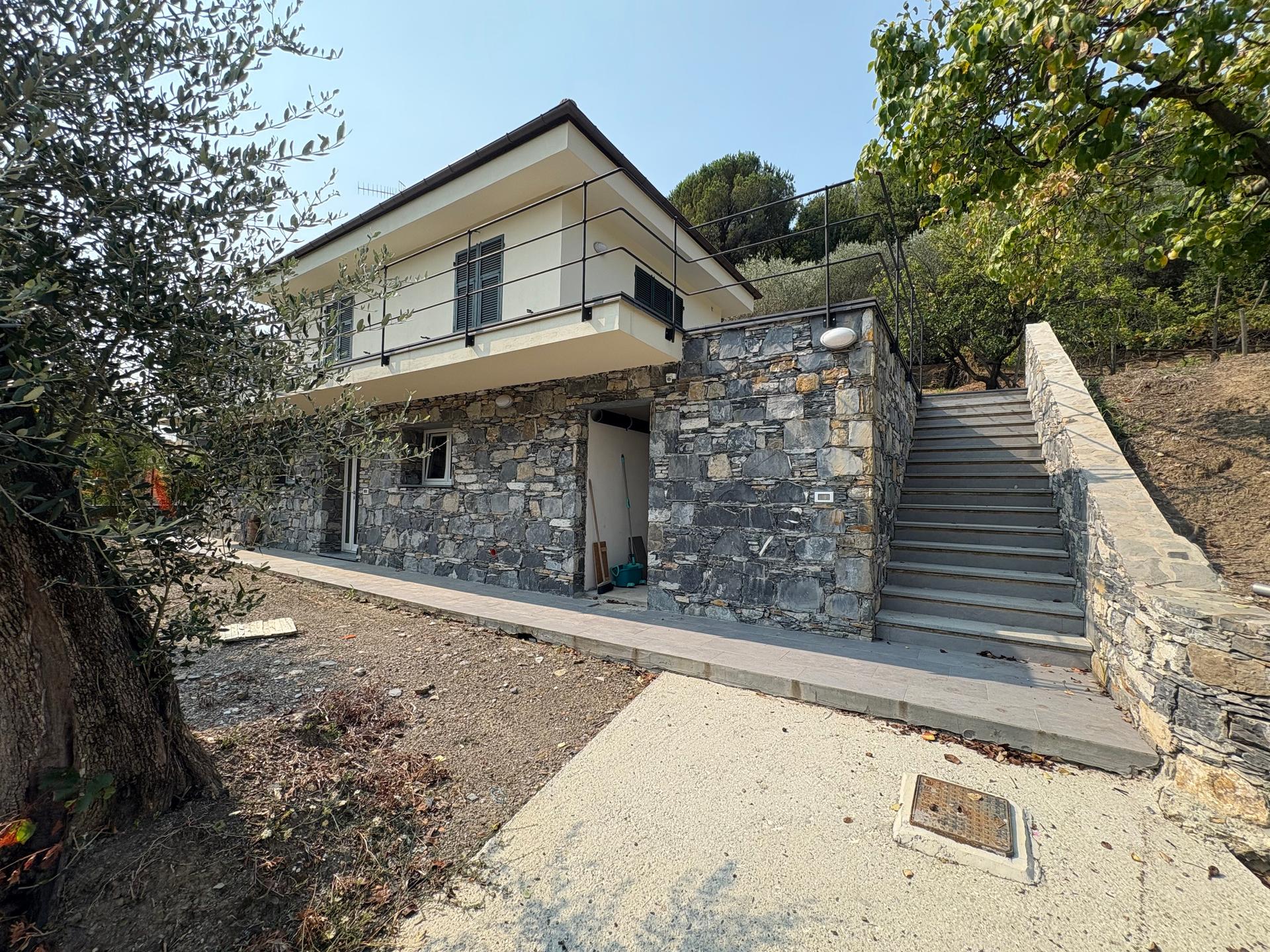 Casa indipendente in Viale San Pio X 27, Chiavari