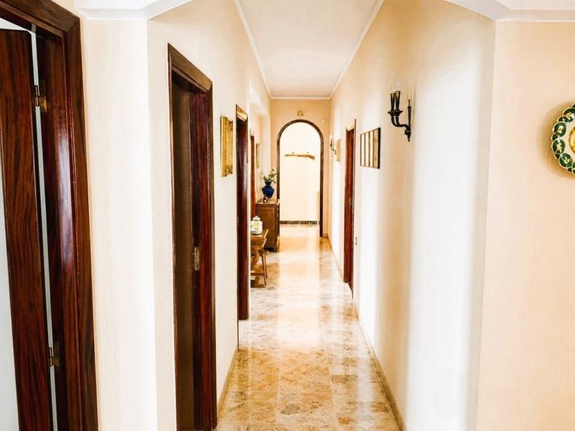 Quadrilocale in Via San Giacomo dei Capri 65 Bis, Napoli