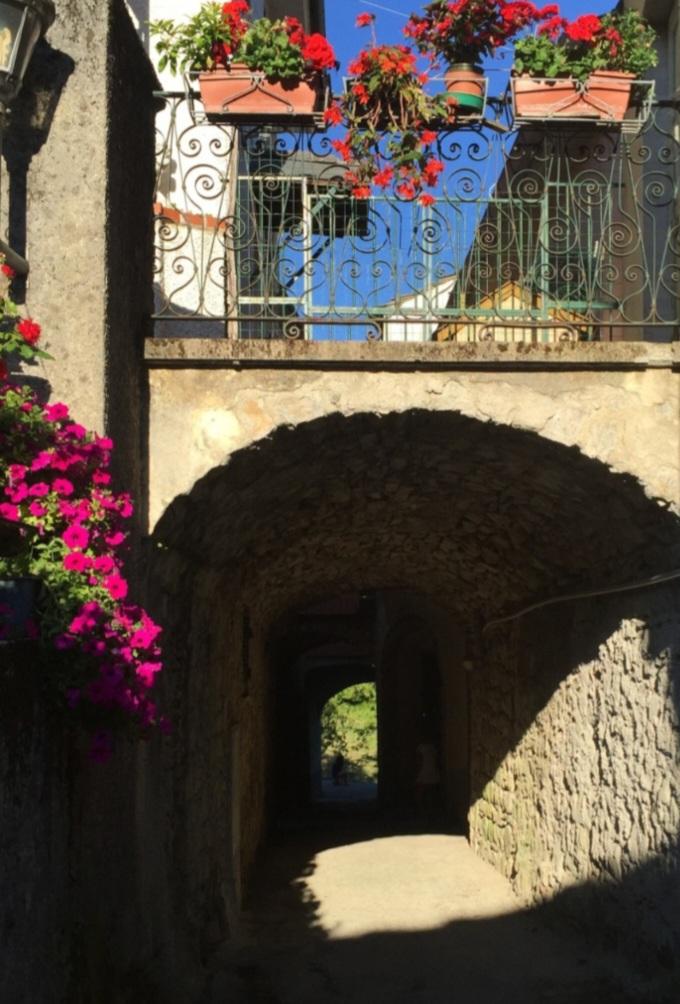 Casa indipendente in Via Codivilla, Varese Ligure