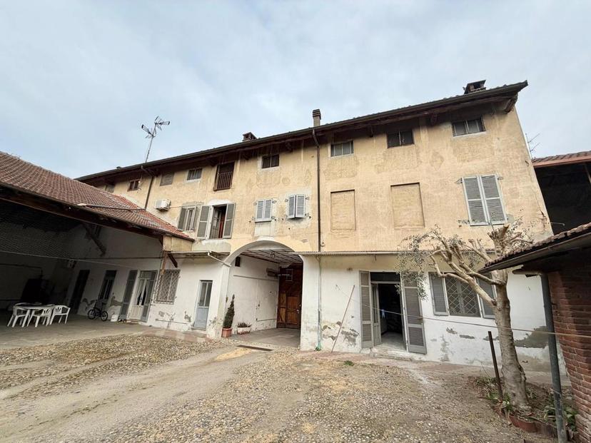 Cascina in  Via Castellazzi 15, Sartirana Lomellina — foto 3 di 5