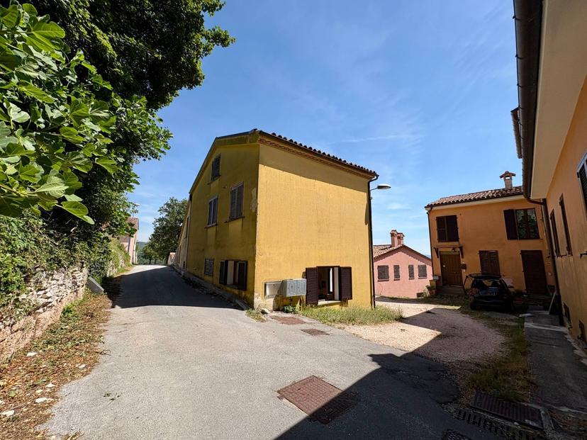 Rustico in Frazione Cupo 30, Fabriano — foto 2 di 5