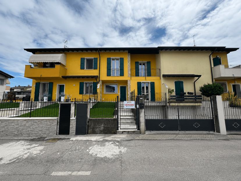 Villa a schiera in Via San Francesco d'Assisi 4a, Maclodio