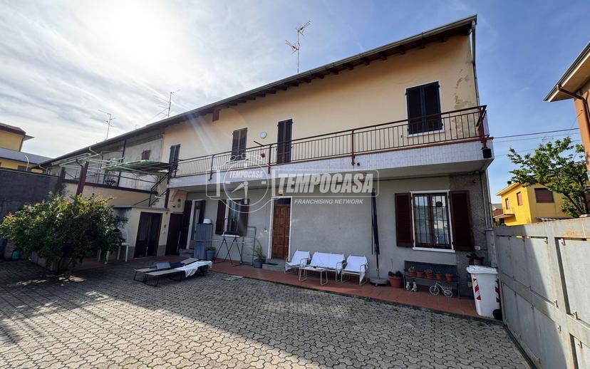 Casa indipendente in Via della Ricordanza, Busto Arsizio — foto 3 di 5