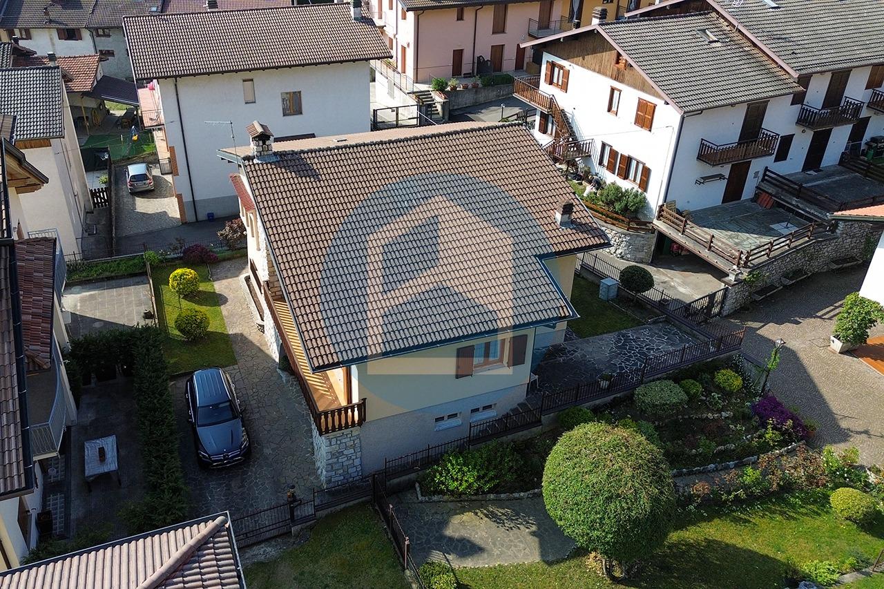 Villa in Via San Fiorino, Borno