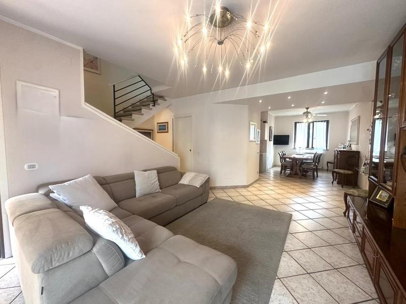 Villa a schiera, Campi Bisenzio