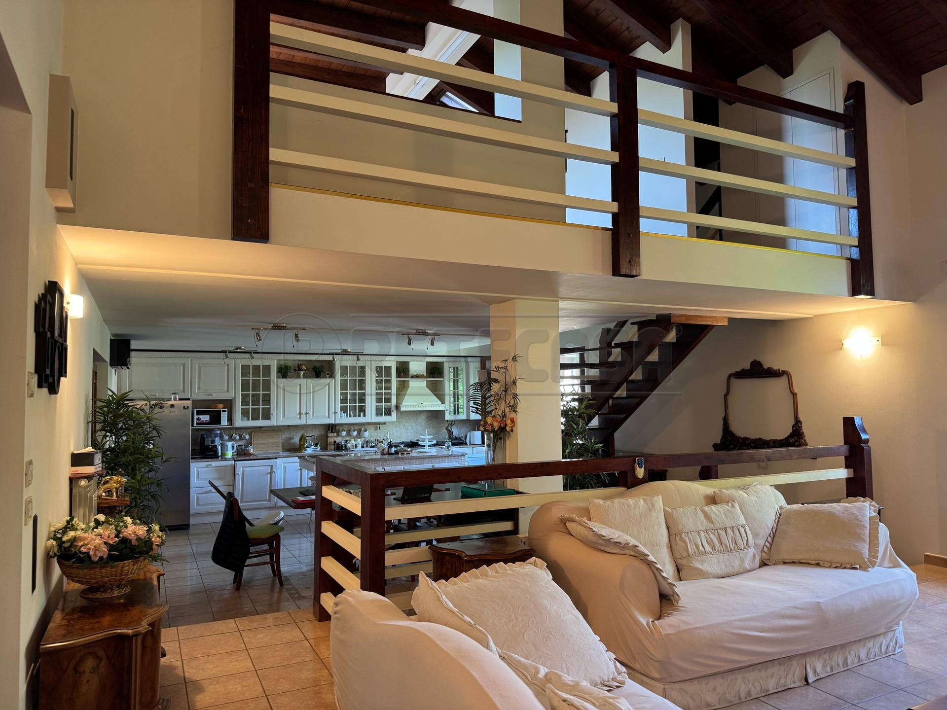 Villa in Via Carelli, Crespiatica
