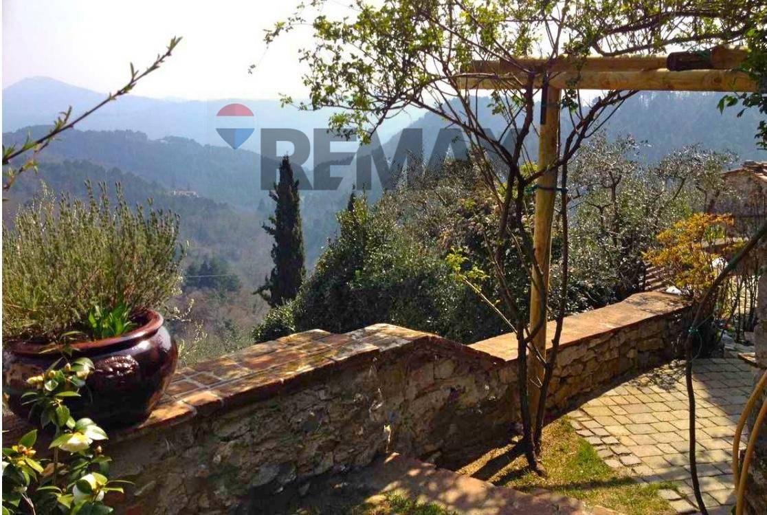Casa indipendente in Via di Fibbiano 91, Camaiore