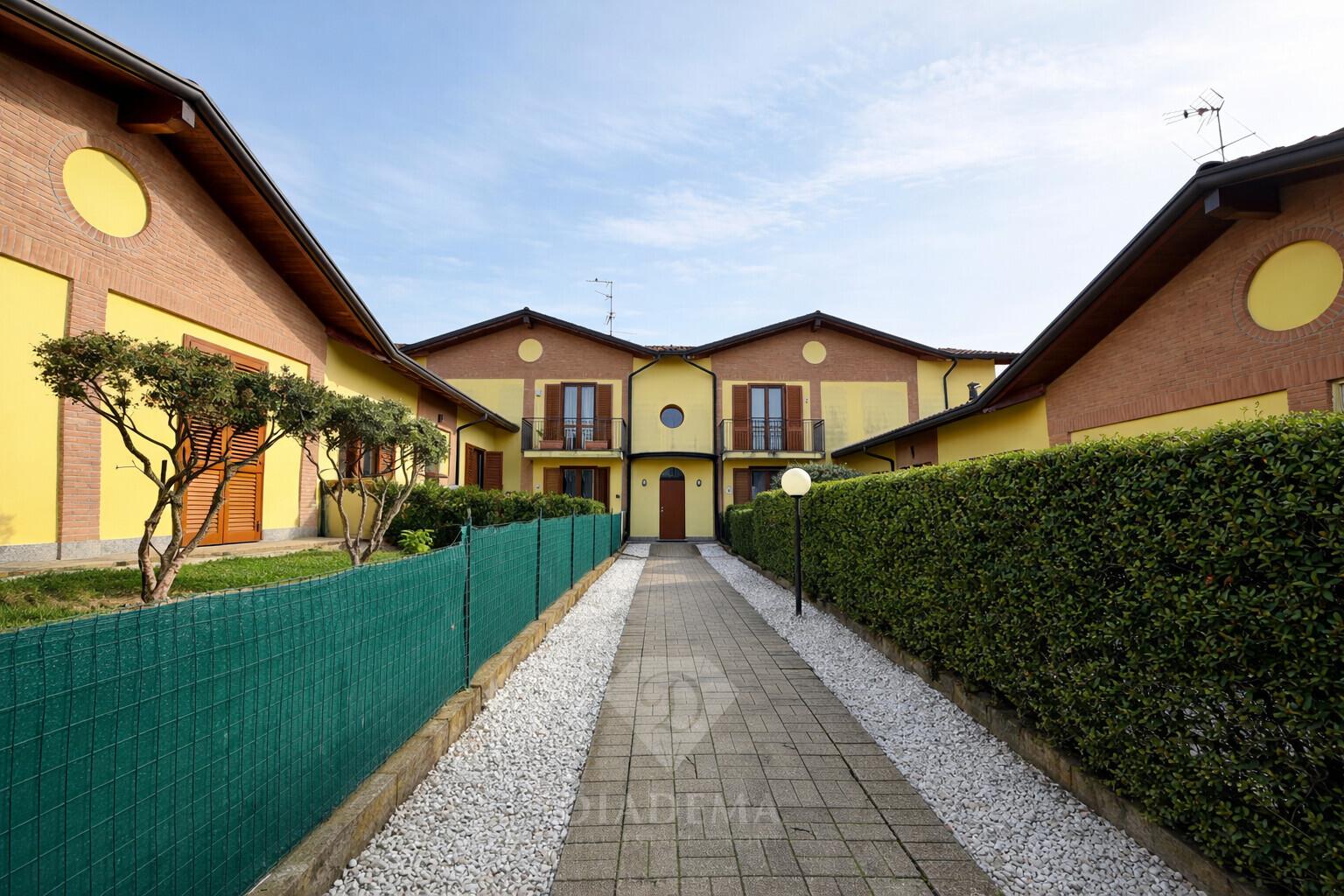 Trilocale in Via Pontida 25, Albizzate