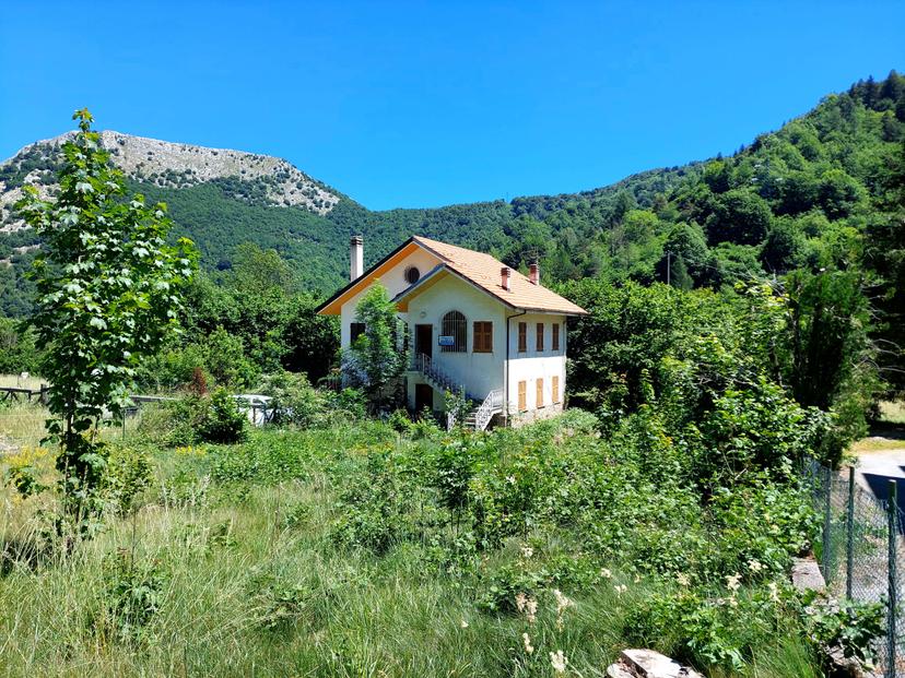Casa indipendente in Strada Statale 28 116, Pornassio — foto 3 di 5