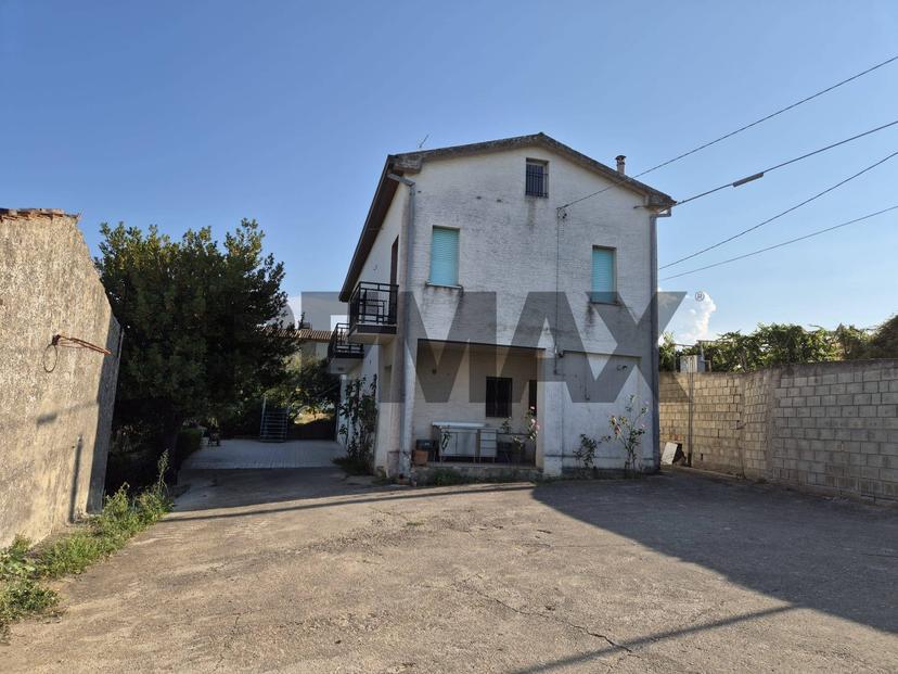 Casa indipendente in Contrada Fonte del Poggio 1, Poggiofiorito — foto 4 di 5