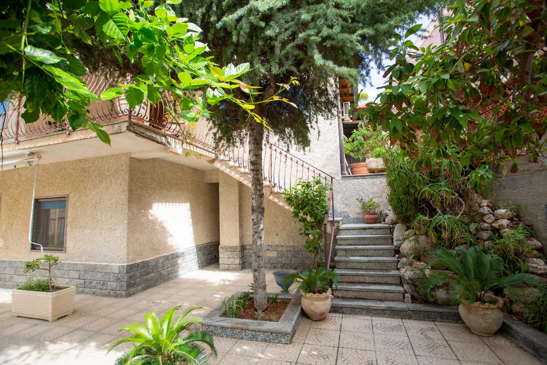 Casa indipendente in Viale Aldo Moro 5, Bova Marina