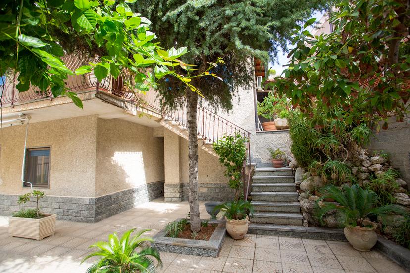 Casa indipendente in Viale Aldo Moro 5, Bova Marina