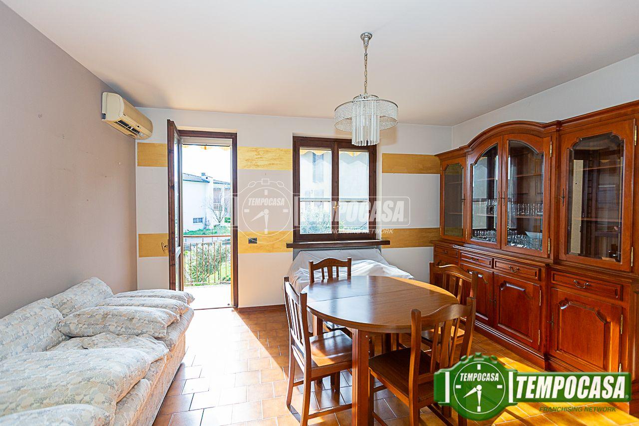 Villa a schiera in Via Fosse Ardeatine, Offanengo