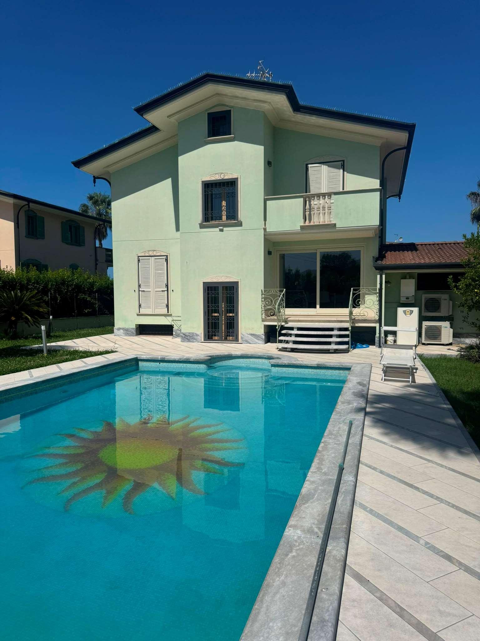 Villa unifamiliare in Via Romana, Montignoso