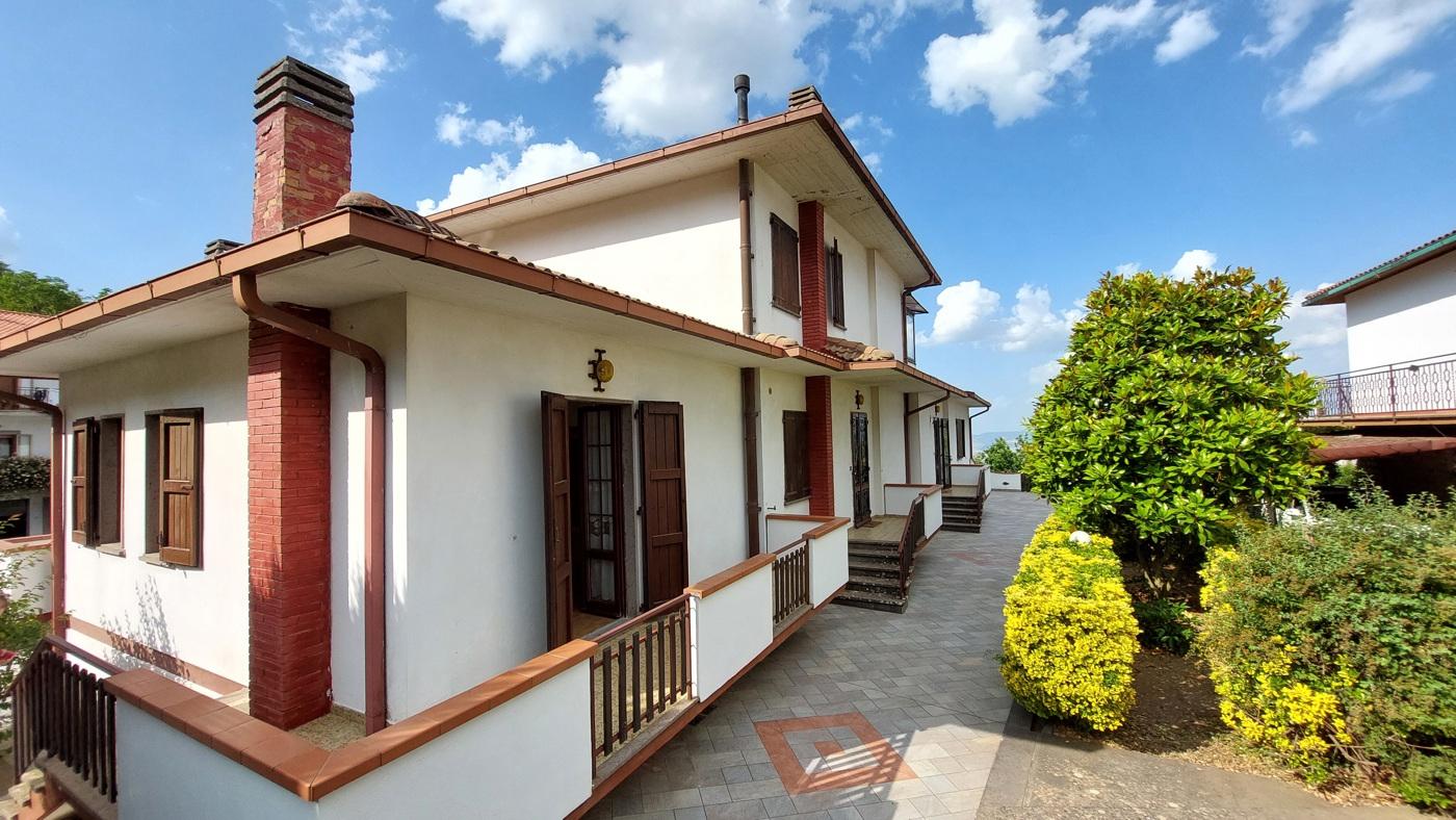 Villa in Via Francesco Petrarca, Castell'Azzara