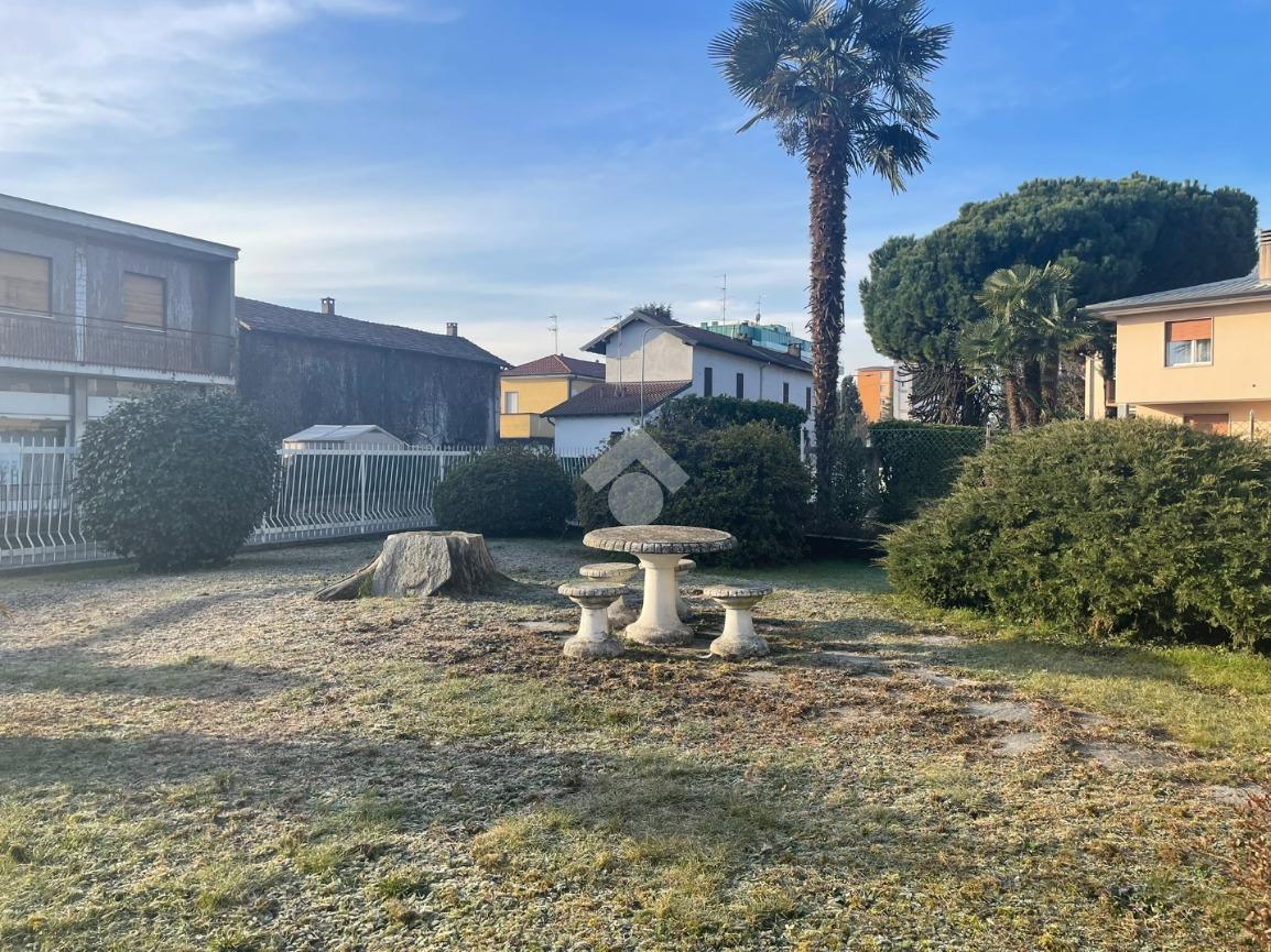 Casa indipendente in Via per Castelnovate 18, Cardano al Campo