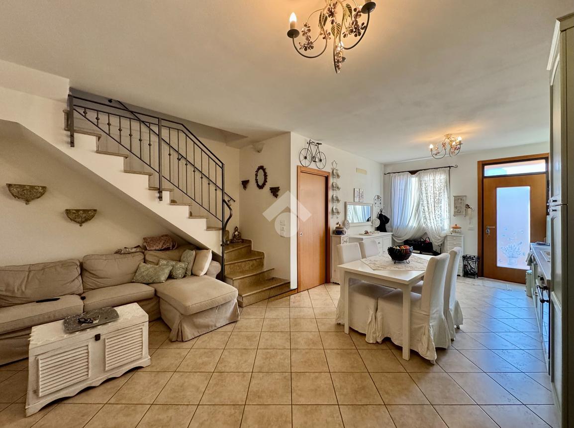 Bilocale in Via Prov. Le Uso 87, Borghi