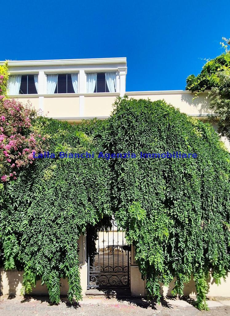 Villa a schiera in Via Ciro Menotti, Pesaro