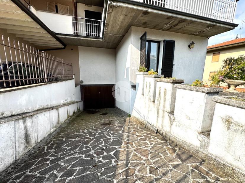 Villa in Via Dante Alighieri 8, Capriolo — foto 2 di 5