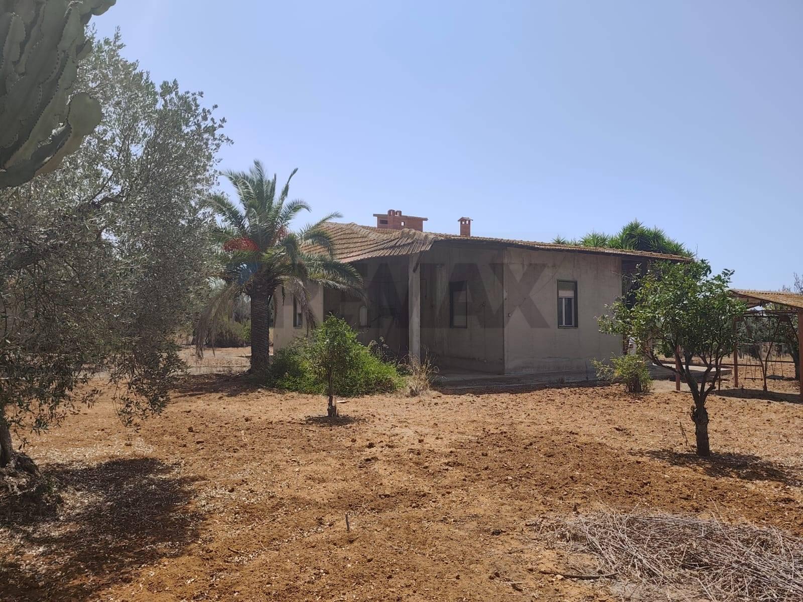 Villa, Acate