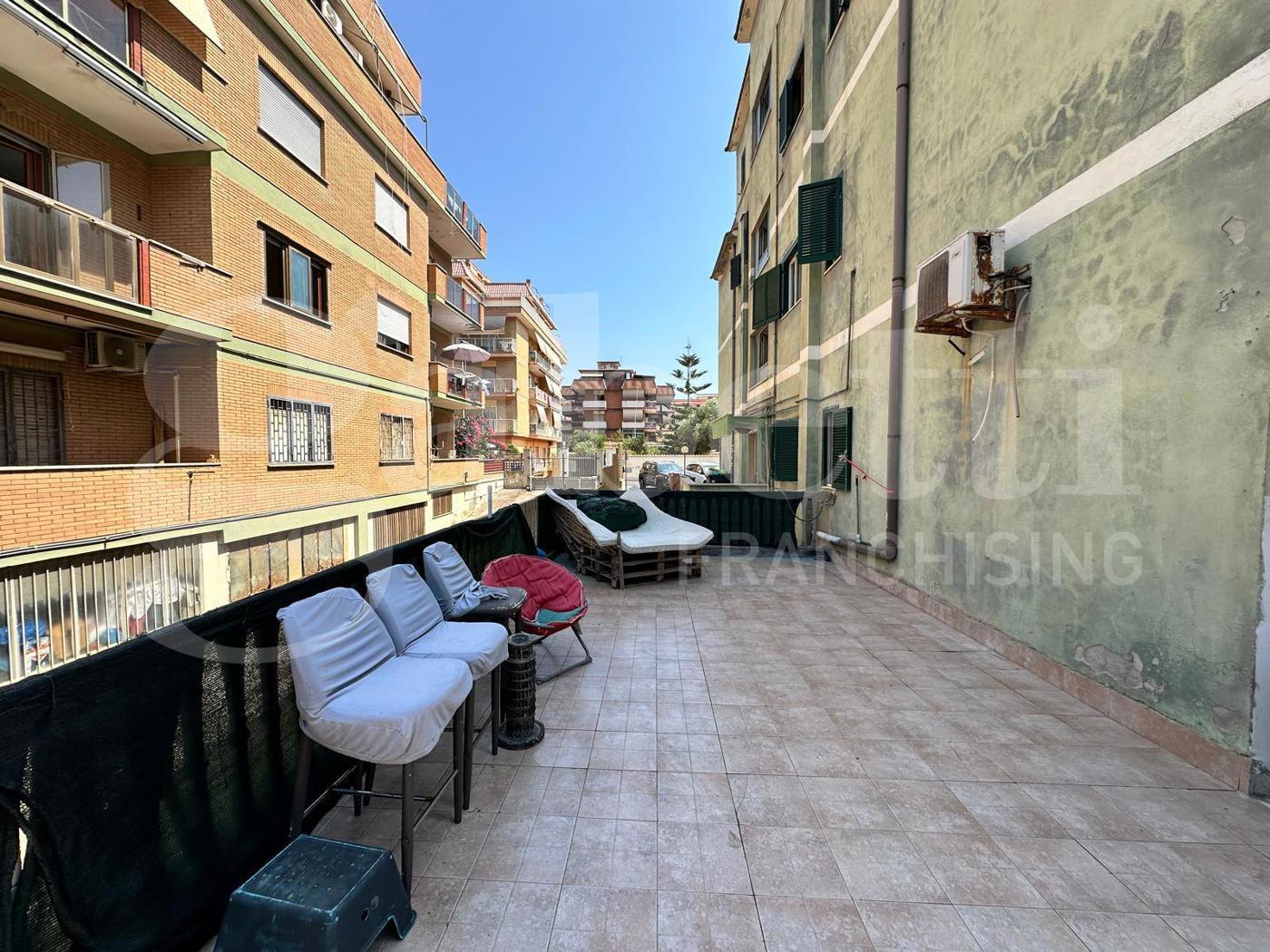 Trilocale in Via Germania , Pomezia