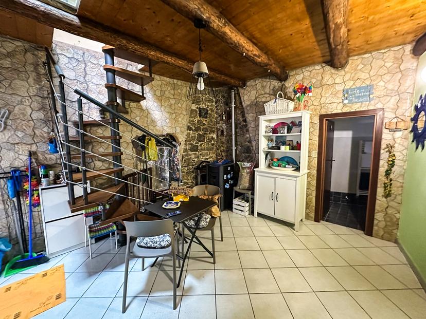 Trilocale in Vico II San Giovanni, Caselle in Pittari — foto 2 di 5