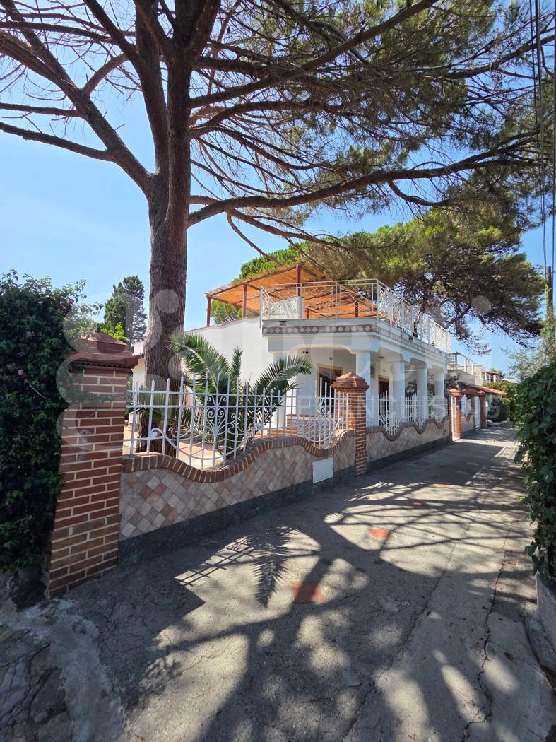 Terratetto unifamiliare in C.da Porto Levante Via dei Villini Vulcano Snc, Lipari — foto 2 di 5
