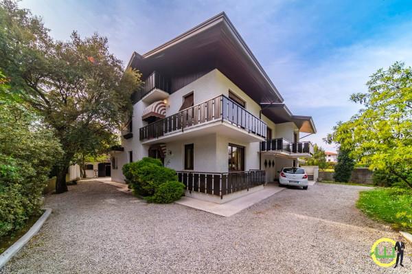 Villa bifamiliare in Via Corva, Azzano Decimo