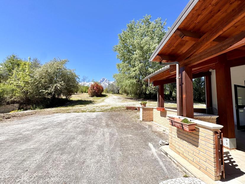 Casale in Frazione Trignano 72, Isola del Gran Sasso d'Italia — foto 2 di 5