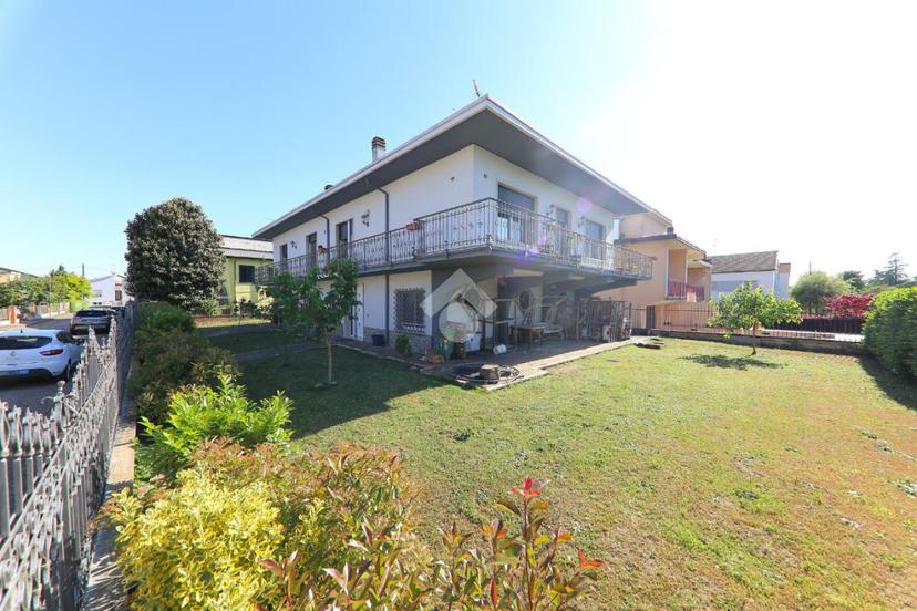 Villa in Via Solferino E San Martino 33, Roverbella — foto 3 di 5