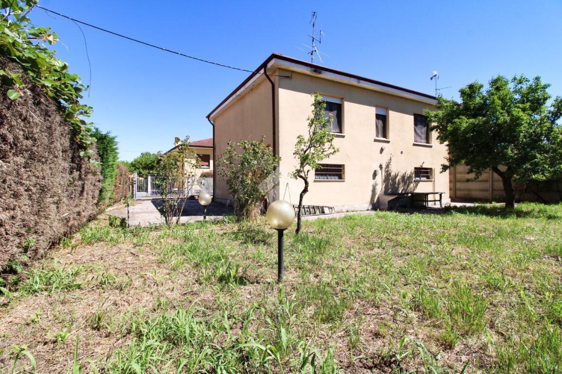 Villa in Via Carlo Marx 7, San Martino Siccomario