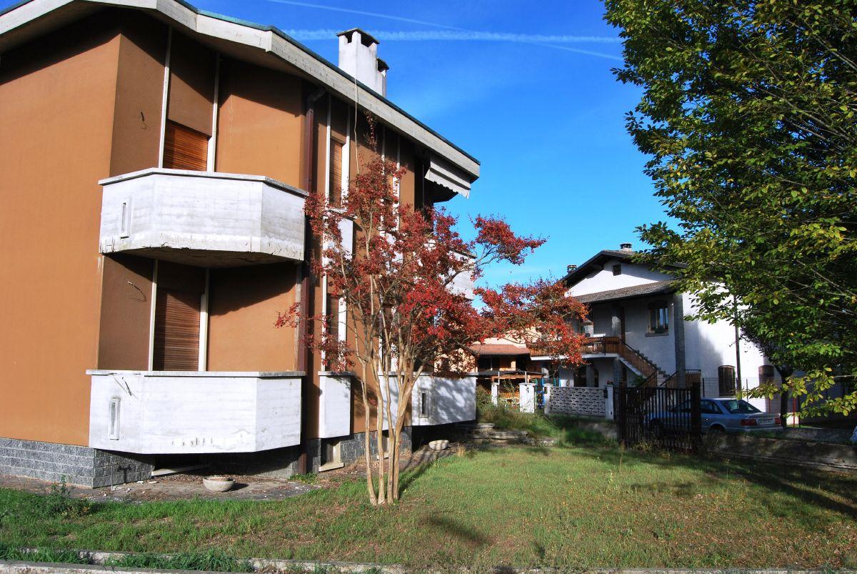 Villa bifamiliare in Via Monterosa  5, Garlasco